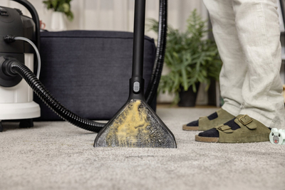 Fshesë me ujë dhe korrent Karcher SE 4, 4L, pa qese, e zezë me argjend