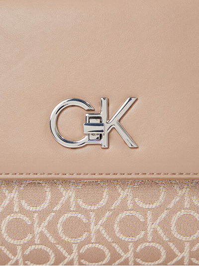 Çantë krahu për femra Calvin Klein, bezhë