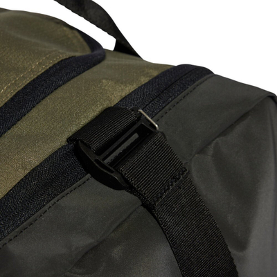 Çantë sportive Adidas Essentials 3 Stripes Duffel M, 51.5L, poliester i ricikluar, e zezë