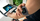 Mbajtëse krahu Twelve South ActionSleeve 2 për Apple Watch 41mm, kornizë mbrojtëse, e zezë