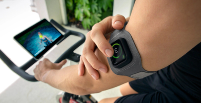 Mbajtëse krahu Twelve South ActionSleeve 2 për Apple Watch 41mm, kornizë mbrojtëse, e zezë
