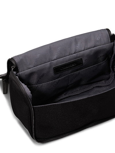 Çantë kozmetike Calvin Klein mCK4885, e zezë