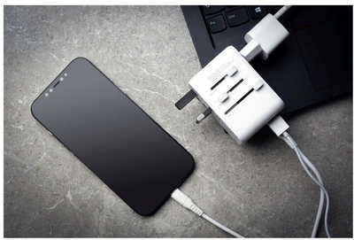 Përshtatës udhëtimi FIXED për EU, UK dhe USA/AUS, 3xUSB-C, 2xUSB-A, GaN, PD 65W, i bardhë