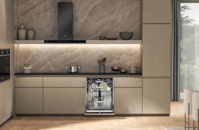 Lavastovilje e integruar Whirlpool W7IHF60TUS, 15 sete, klasa A, e bezhë
