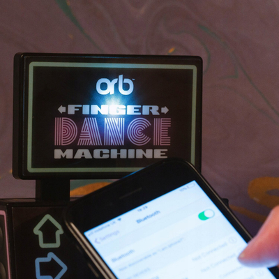 Konzolë retro arcade Finger Dance, me aplikacion, për smartphone