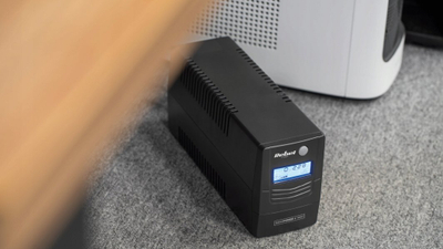 UPS Rebel Nanopower Plus 850, 480W, ekran LCD, i zi