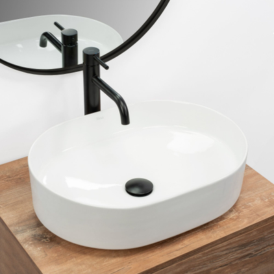 Lavabo mbi banak Rea Nadia Mini, oval qeramike, me rubinet të zi, e bardhë