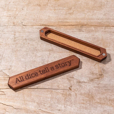 Kuti zare Q-Workshop Sapelli All Dice Box, dru sapelli, mbyllje magnetike, kafe e errët