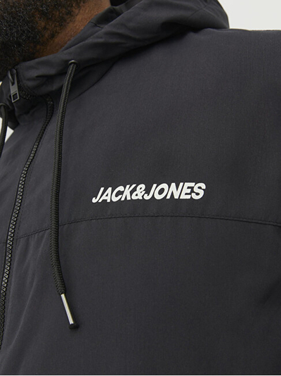 ​Xhaketa për meshkuj Jack & Jones Plus, e zezë