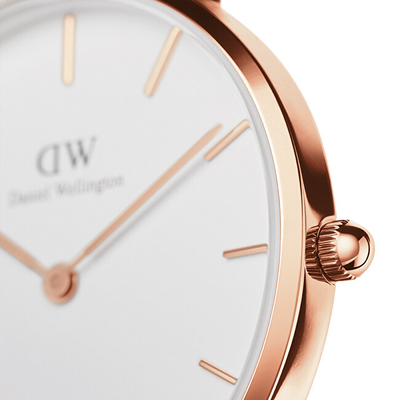 Orë dore për femra Daniel Wellington Petite 28 Sheffield DW00100230, e zezë/artë