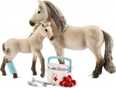 Set lodër Schleich Horse Club 42430 Hannah’s First Aid Kit, figura kuajsh me gjiro mjekësore