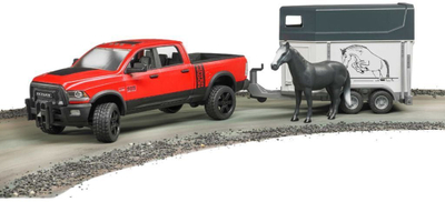 Играчка камион Bruder RAM 2500 Power Wagon, со приколка за коњ, размер 1:16
