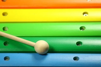 Ksilofoin prej druri Bino Xylophone, 12 toni, për fëmijë, shumëngjyrësh
