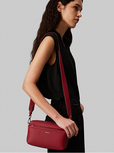 Çantë për femra Calvin Klein, e kuqe