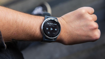 Orë e mençur Garmin VívoActive4, e argjendtë/hirtë