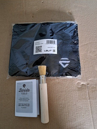 Sirtar knock box Lelit PLA360M, çelik inox, këmbë gome që s’rrëshqasin, argjendtë