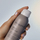 Sprej i thatë për flokë Living Proof No Frizz Instant De-Frizzer, 208 ml