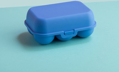 Kuti për vezë Koziol Eggs to Go Mini, 6 vezë, plastike, blu