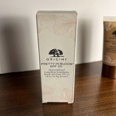 Fondatinë Origins Pretty in Bloom 710 Very Deep Cool, krem, SPF 20, 30 ml