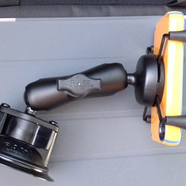 Mbajtëse telefoni Ram Twist Lock Suction Cup X-Grip, universale, për makinë, e zezë