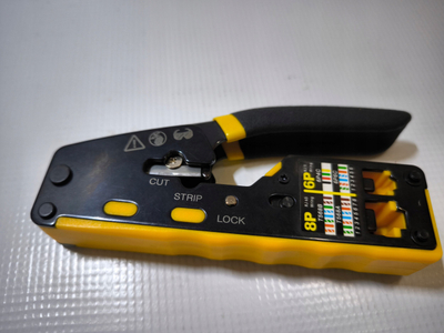 Vegël krimpimi HT-6088T, për priza rrjeti EZ RJ45 pass through, e zezë