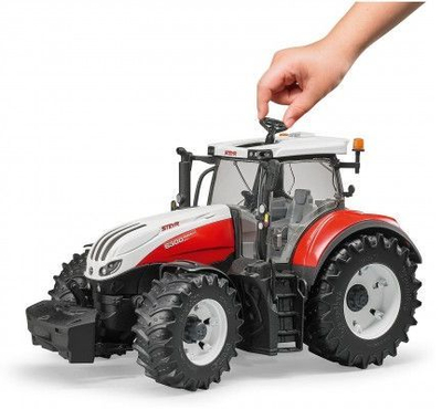 Traktor lodër Bruder 6300, i zi