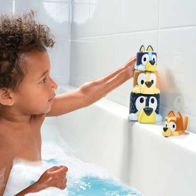 Lodra për banjo Tomy Bluey Family Pourers, gota që futen njëra te tjetra, shumëngjyrëshe
