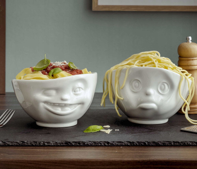 Çupë Tassen Winking Face 16oz, porcelan, brendësi saffron, e bardhë