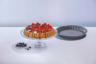 Forma për tortë KAISER La Forme Plus, 28 cm, shtresë jo ngjitëse, e zezë