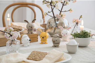 Figurë dekorative Hoptimist Bunny Latte 26183, lepur me pranverë, latte