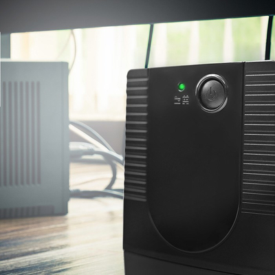 UPS Qoltec 53773 Line Interactive, 850VA 480W, 1 dalje AC, i zi