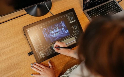 Графички таблет Wacom Cintiq 16 DTK168K0B, екран 16" 2.5K, USB C HDMI, црн