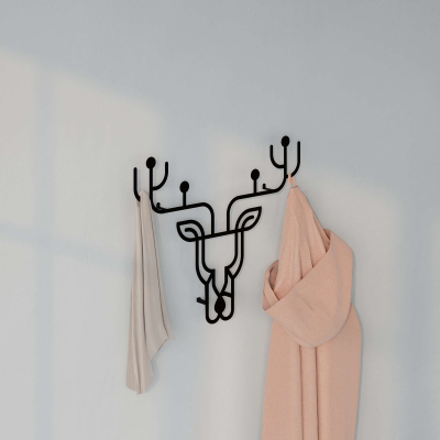 Varëse rrobash Decortie Deer, 60x74cm, e zezë