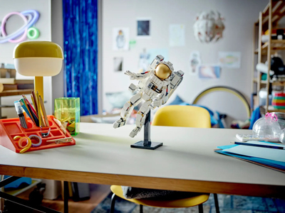 Figurë dekorative Astronaut 31152, dizajn modern, shumëngjyrëshe