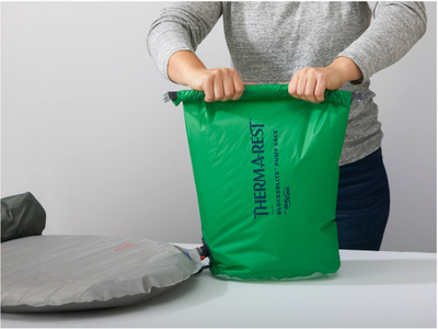 Qese pompe kampingu Thermarest BlockerLite Pump Sack 20L, jeshile