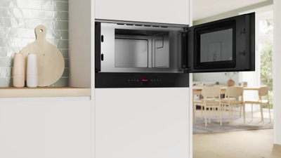 Mikrovalë e integruar Bosch BFR7221B1, 1220W, e zezë