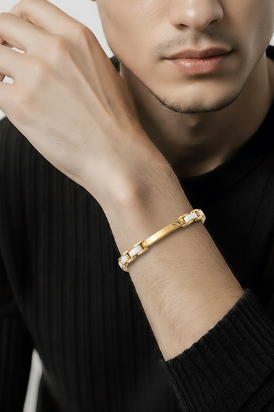 Dorzore nga brendi Armani Exchange – Model me elemente kerqmike