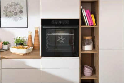 Furrë Gorenje BO6737E02BG, e zezë