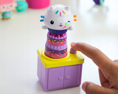 Set figurash lodër Gabby’s Dollhouse Birthday Multi-Pack, figura për me mbledh, me gjëra feste, shumëngjyrësh