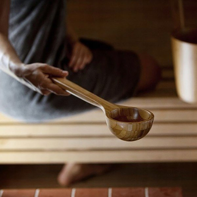 Garuzhde saune Rento Bamboo, bambus natyral, dorezë e gjatë, ngjyrë druri