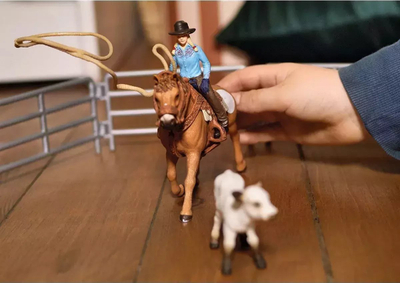 Figurë loje Schleich Farm World Team Roping me kovbojkë dhe lopë