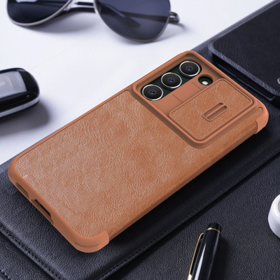 Kollf Nillkin Leather për Samsung Galaxy S23 Plus, me kapak kamere, me xhep karte, i zi