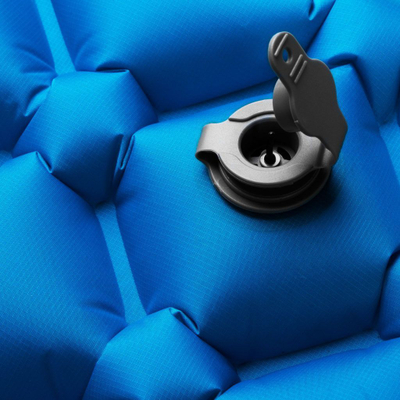 Dyshek ajri kampingu Spokey Air Bed 943051, shumë i lehtë, najlon i papërshkueshëm nga uji, blu