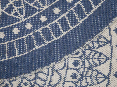 Tepih rrethor YALAK, i dyanshëm, diametër 140 cm, me lule dekorative blu