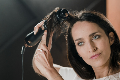 Furçë flokësh e nxehtë Rowenta Brush Activ Virtuoso CF9625F0, rrotulluese, me çantë, e zezë