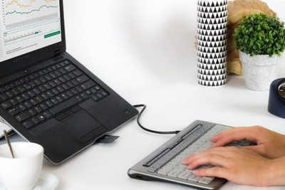 Tastiera BakkerElkhuizen S-board 840, kompakte, USB, e bardhë me argjendi