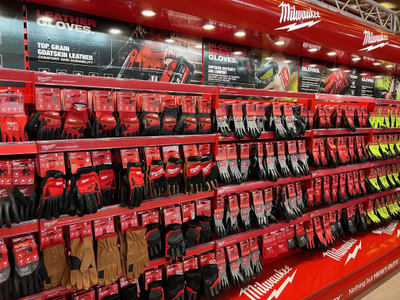 Kaskë sigurie Milwaukee Bolt 200, me rrip mjekre, me vrima ajrimi, e kuqe