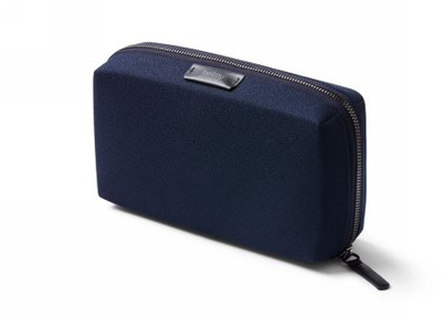 Çantë organizuese Bellroy Tech Kit 2L, për aksesorë teknologjikë, blu e errët