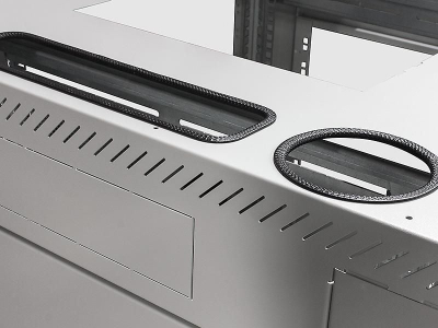 Скј протектор за раб на панел за рек-ормар Triton RAX-MS-A01-X1, 1 m, црн