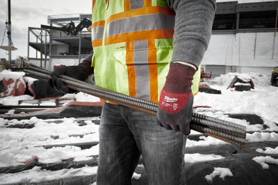 Doreza pune dimri Milwaukee Winter Cut, Fiberglass HPPE, me veshje latex, të zeza me të kuqe